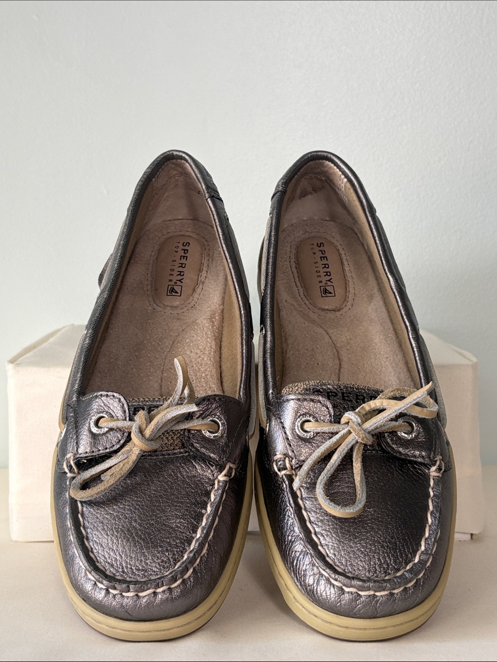 Sperry Top-Sider Angelfish Boat Shoes, Metallic Silver Leather Finish. Size-6.5